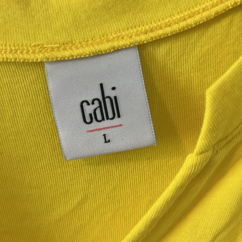 Cabi Notch Tee Buttercup - Picture 4 of 9